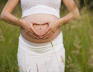 怀孕两个月时，胎儿的大小如何?